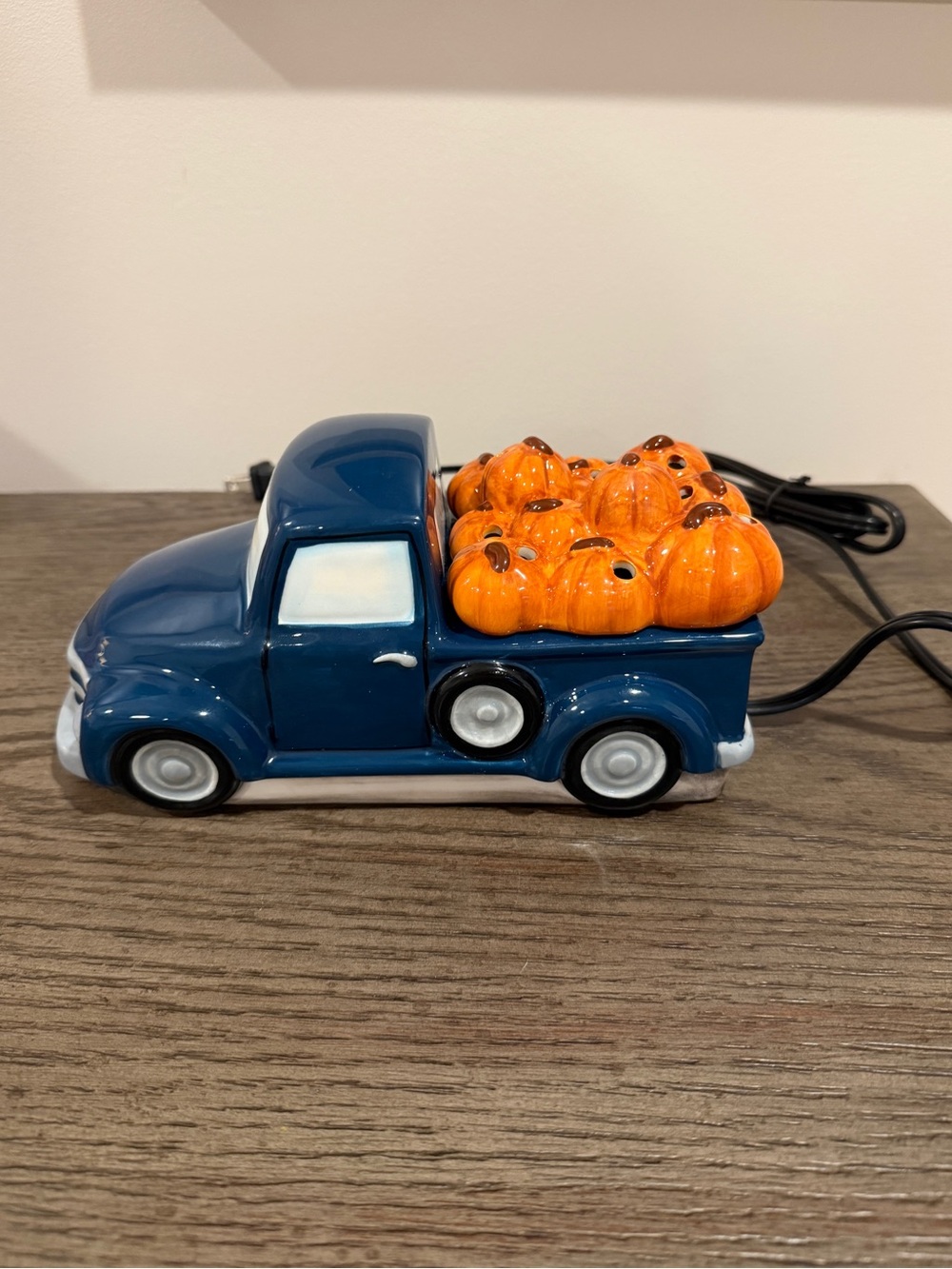 Scentsy Retro Blue Truck with Pumpkin Delivery Lid Full Size Wax Warmer